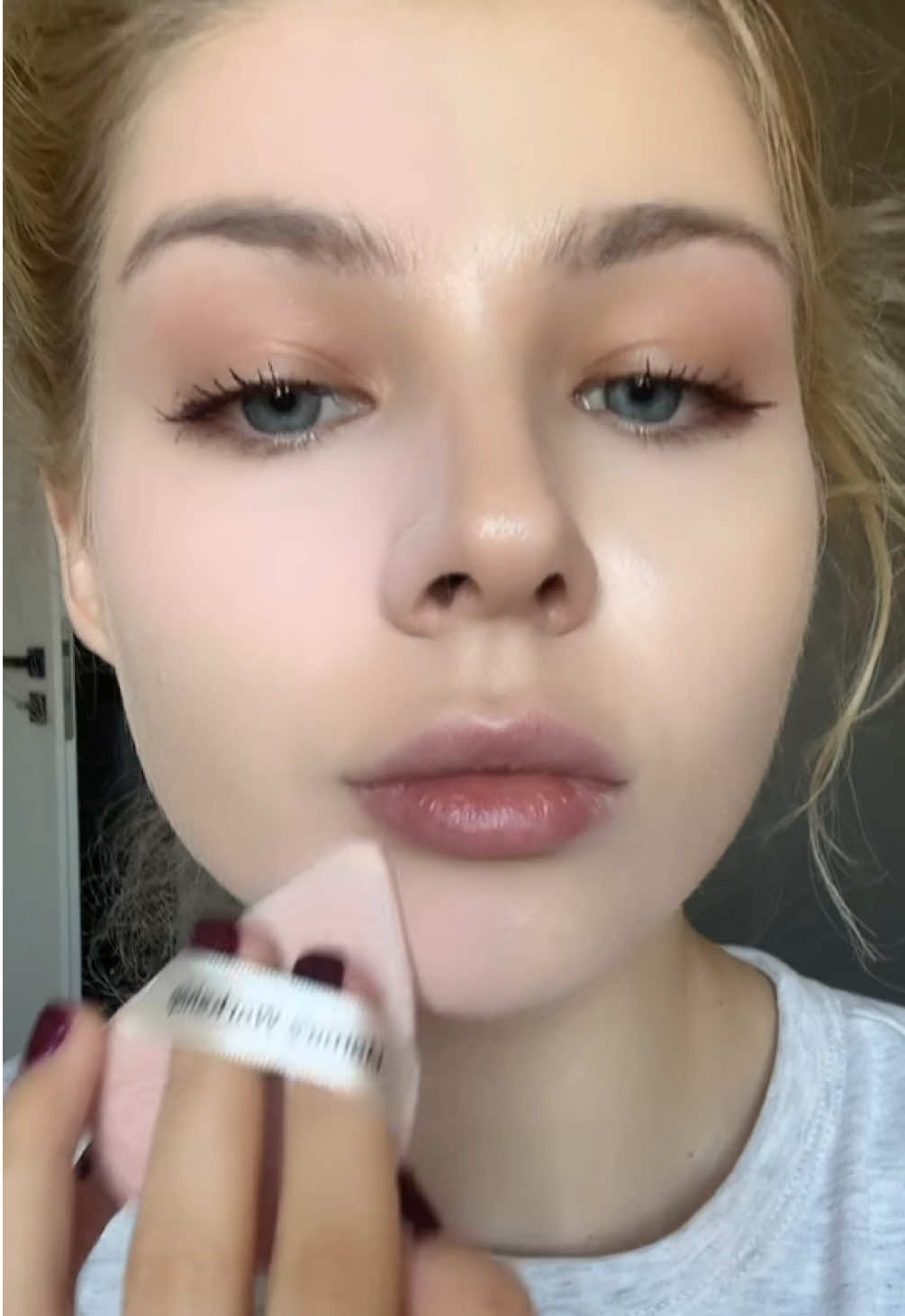 blur or lift? 👀💗 using @SHEGLAM lifting powder duo in shade bubble gum 🩷 water-proof ✔️ transfer-proof ✔️ life-proof ✔️#SHEGLAMLiftingPowderDuo #SHEGLAM #SettingPowder