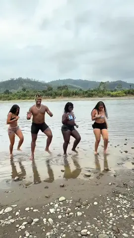 Bailando salsa choke #lajoda #salsachoke #viral 