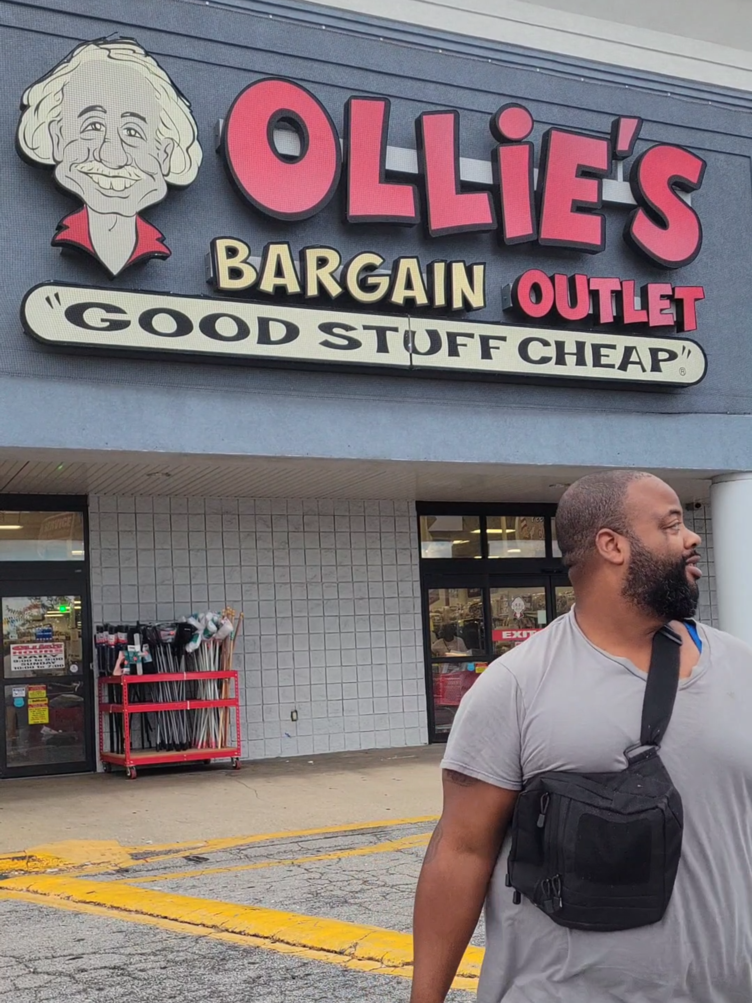 If you love a great deal, run to your closest Ollie's for amazing discounts on Home Decor, Bed & Bath, Housewares & so much more up to 70% off the fancy stores! #goodstuffcheap #OlliesFinds #OlliesPartner