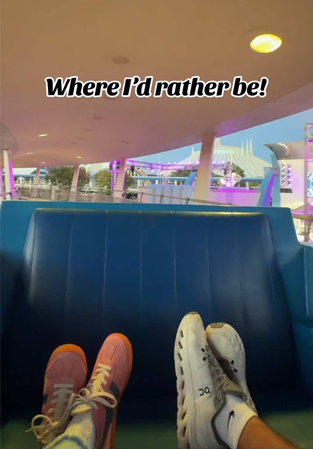 Happy Monday!! 😌🥰  #disneyparks #disneyworld #disneydatenight #couplegoals #thepeoplemover 