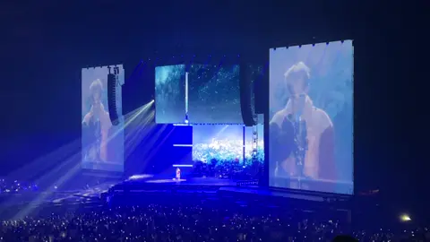 Mỗi lần nhạc ‘Untitled,2014’ phát lên là thấy nó thật da diết, cái cảm giác yêu thật sâu đậm, có cả những tiếc nuối nữa. Nay được nghe trực tiếp tại concert thấy còn da diết còn nặng tình hơn. Đã thế còn là bài kết nữa.  Huhuhuhuhu tôi đã được gặp anh Long idol tại đất Nhật rồi. Ảnh trẻ, ảnh đẹp, mà ảnh nói tiếng Nhật so cute luôn ý!!!!!!! #GD #gdragon #übermensch #encore #kyocera 