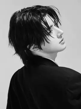 “Berani sekali gadis itu pergi begitu saja setelah menghabiskan malam penuh dengan ku.” ucap jake. setelah 3 bulan ini jake menyuruh orang untuk menyelidiki tentang kamu. akhirnya hari ini mendapatkan kabar tentangmu, dimana kamu tinggal, dan siapa namamu. “Nama gadis yang semalam tidur dengan bos adalah y/n... park y/n dia anak pertama umurnya sekitar dua puluh satu tahun.” ucap pengawal pribadi jake jake tersenyum. “Park y/n.” “Apakah dia sedang membutuhkan pekerjaan? jika benar suruh dia kerja di perusahaan ku.” tanya jake “Sepertinya dia memang sedang membutuhkan pekerjaan bos.” jawab pengawal itu jake tersenyum tipis dan mengangguk. “Bilang kepada gadis itu jika diperusahaan sim entertainment sedang membutuhkan karyawan.” ucap jake dengan tegas pengawal itu mengangguk. dan setelah ditugaskan. pengawal dari jake berpura-pura sedang menawarkan brosur tentang lowongan pekerjaan disekitar rumah mu, berharap kamu tertarik dan mendaftar. dan benar saja ketika kamu melihat brosur tersebut kamu langsung tertarik untuk bekerja diperusahaan sim entertainment. apalagi perusahaan sim entertainment adalah perusahaan terbesar dikotamu itu. tak ada yang bisa menandingi kekuasaan sim entertainment, banyak orang yang berlomba-lomba untuk bisa bekerja diperusahaan itu dan kamu salah satunya. “Jika kamu berminat bekerja, besok kamu langsung pergi ke perusahaan itu dan mendaftarkan diri ke bos.”  kamu tersenyum mengangguk dan mengambil brosur tersebut. ketika kamu pulang kamu langsung memberitahukan kabar itu kepada ibumu dengan perasaan bahagia. dan pastinya ibumu juga ikut bahagia, akhirnya kamu bisa mendapatkan pekerjaan apalagi diperusahaan terbesar. pastinya ketika besok tiba kamu langsung berpenampilan rapi dan menggunakan pakaian yang memang sangat sopan. membawa berkas-berkas indentitas mu, dan brosur lowongan pekerjaan itu. kamu menatap cermin sambil tersenyum. “Semoga keterima, biar aku ga ngebebanin ibu lagi.” lirihmu kamu menarik nafas dan langsung mengambil tasmu bergegas ke perusahaan sim entertainment menggunakan motor grand filano pink milikmu sendiri. setelah beberapa abad perjalanan akhirnya kamu sampai didepan gedung perusahaan sim entertainment, kamu menatap gedung sim entertainment yang memang sangat besar dan mewah. kamu masuk dengan sopan. “Permisi.” ucapmu “Oh iya kamu pasti yang mau ngelamar kerja itu ya? y/n kan.” ucap salah satu karyawan kamu mengangguk. “Iya mba.” jawabmu “Ya sudah ayo sini biar saya antar ke ruangan bos.” kamu diantar menuju lantai 3 perusahaan dan ketika sampai didepan ruangan tersebut. bukan hanya kamu saja yang ada didepan ruangan itu, tapi ada 4 orang yang mengantri didepan ruangan itu pastinya ini melamar pekerjaan juga seperti mu. didalam ruangan jake menelpon pengawalnya. “Apakah dia sudah datang?” “Sudah bos.” “Suruh dia masuk bram.” jawab jake “Baik bos.” didepan ruangan. kamu duduk dipinggir pintu dan ketika ada pengawal yang mendekat kamu langsung berdiri dari dudukmu. pengawal itu langsung menatap papan namamu. “Kamu boleh masuk.” ucap pengawal kamu melirik ke sekeliling sudut perusahaan. “Saya?.” tanyamu “Iya kamu.” kamu mengangguk dan dengan tegang kamu membuka pintu itu. seorang pria yang pastinya merupakan pemilik perusahaan sim entertainment sedang duduk dikursi dengan membelakangi kamu, kamu langsung membenari rambutmu dan tersenyum mendekat kearah pria tersebut. “Permisi tuan.” ucapmu sambil menundukkan kepalamu ketika mendengar suaramu jake langsung tersenyum. ia masih ingat dengan suara mu, ketika malam itu. ketika kuris berputar menghadap kearahmu. terpapang jelas wajah pria itu, tampan sangat tampan. jake tersenyum. matamu membelelak tubuhmu kaku kamu masih ingat dengan pria yang pernah bersama mu malam itu. dan pria itu sekarang ada dihadapanmu sebagai pemilik perusahaan sim entertainment yang akan memperkerjakan mu, kamu meremas ujung tasmu. “Hai apa kita pernah bertemu?.” ucap jake seakan-akan ia sedang memancing reaksimu terhadapnya kmu mengendapkan matamu. “E-eumm k-kayanya...” ucapmu tegang #jake #pov #enhypenpov 