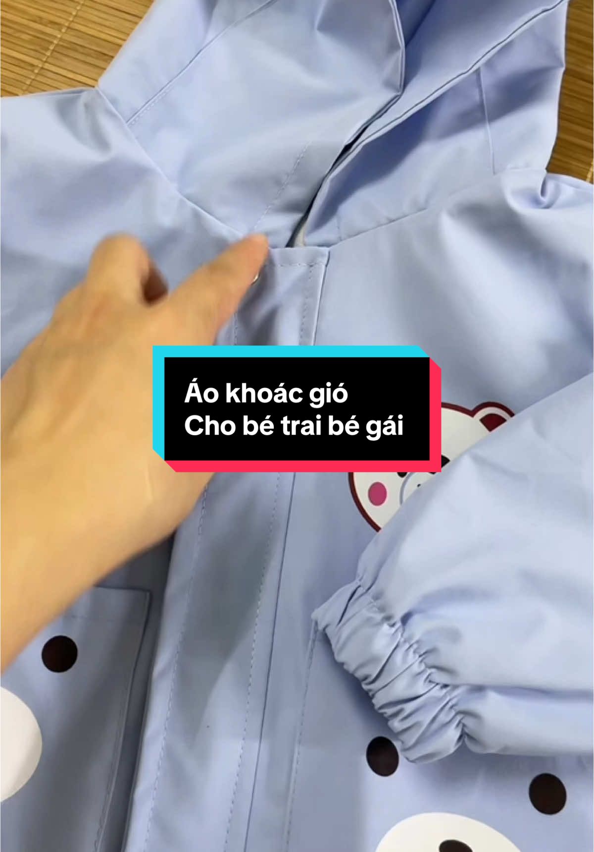 Áo khoác gió Gấu cho bé trai. Bé gái  2 lớp lót nỉ có mũ cản gió cản bụi tốt cho bé: hàng đẹp sz từ 5-20kg#aokhoacgio2lop #aokhoacgiochobetrai #aokhoacgiochobegai #taphoanhatit24 #xhuong #f 