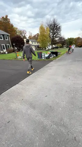 Find some good stuff on the side of the road garbage picking through rich area #dumpsterdiving #dumpsterdive #garbagepicking #dumper #dumpster 