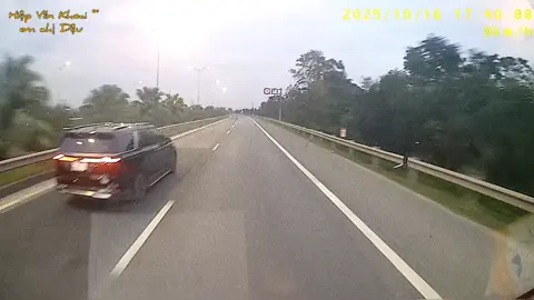 Camera hành trình ghi lại KHOẢNH KHẮC XE KHÁCH GIƯỜNG NẰM NỔ LỐP BÁNH SAU khi đang chạy #xuhuong #nolop #xegiuongnam 