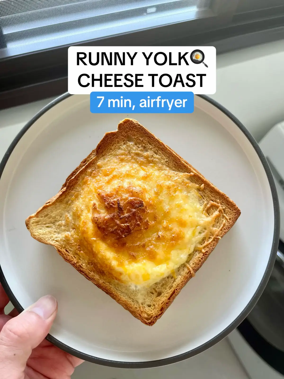 Love that the yolk is still so runny! Shall try a higher protein version next! 🤤 #simplerecipe #airfryerrecipes #easybreakfast #tiktoksg #nutritiontips 