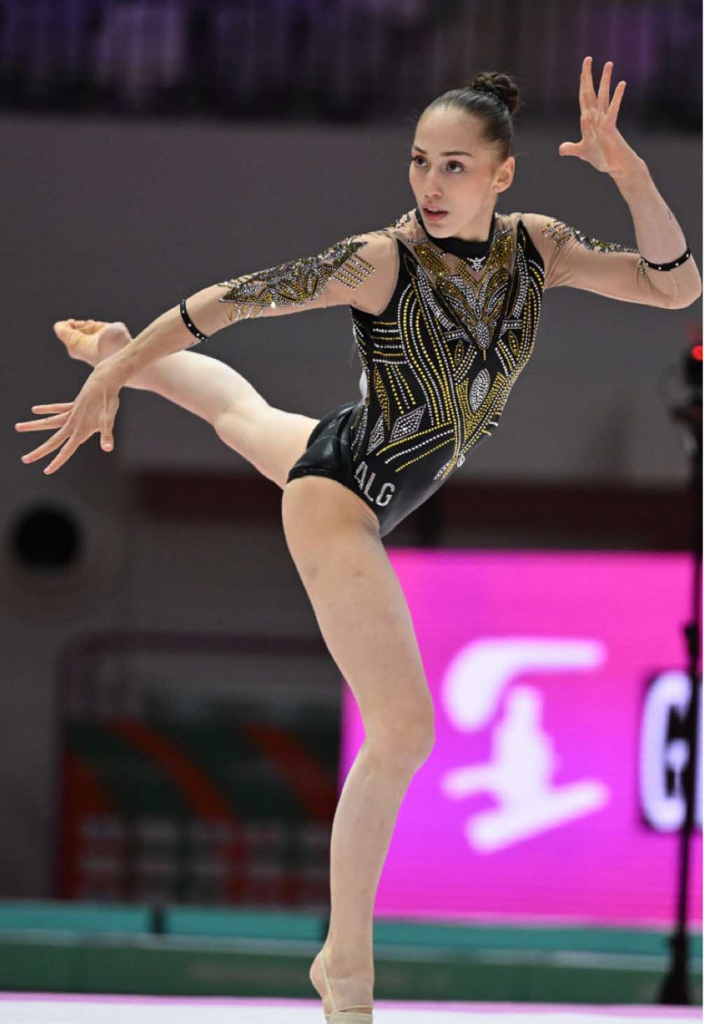 KAYLIA NEMOUR 🇩🇿 2025 World Championships UB-QF 🤯 Score 15.533.  (7.1D!) #ginasticaartistica #olimpiadas #jakartagymnastics2025 #Nemour