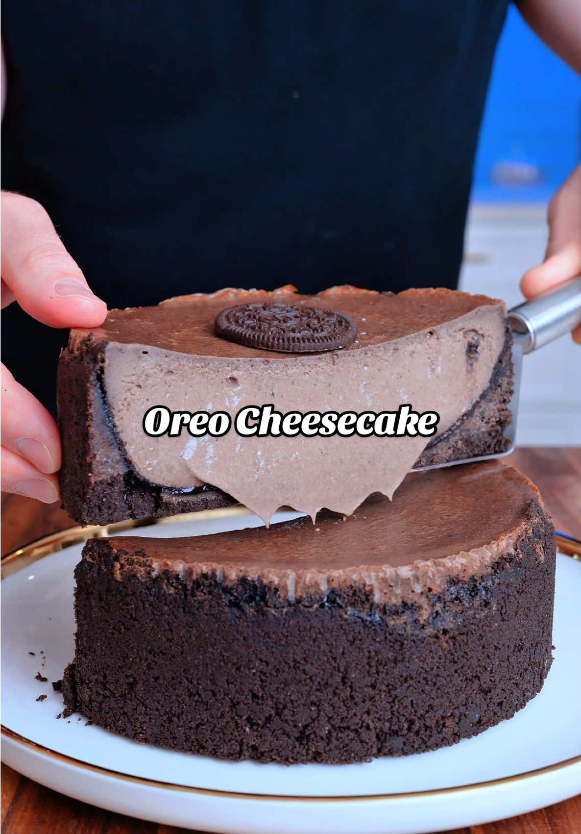Oreo Cheesecake 😍 Ingredients • 16oz cream cheese (room temp) • 3 eggs • 1tbsp vanilla • 3/4 cup heavy cream • 1/4 cup sugar • 16 Oreo cookies (whole sandwiches) Crust: • 32 Oreo cookies (whole sandwiches) • 5 tablespoons melted butter Preparation: • Blend all ingredients and pour into a 7inch springform cake pan lined with parchment paper and your prepared crust • Place a baking pan in the bottom rack of the oven with 1 inch water • Place cheesecake in the middle of the oven • Bake at 350°F for 40 minutes, cheesecake will be jiggly • Cool completely at room temperature and then refrigerate for 6 hours before un molding • Slice, serve and enjoy!