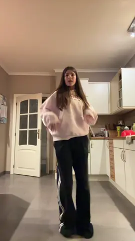 deel 88 | its better then yours ♥️ #foryoupage #dances #milkshake #dance #fyp 