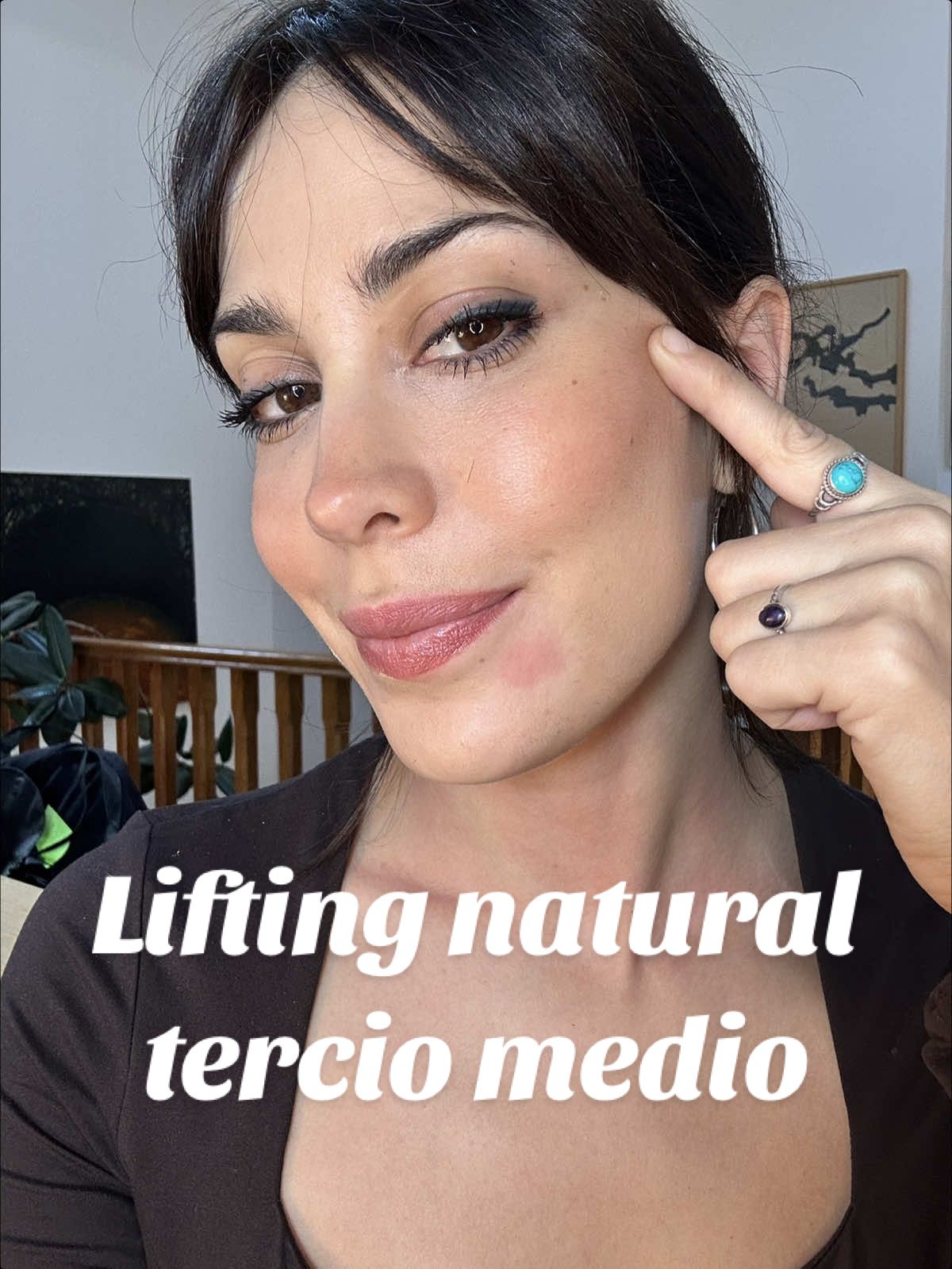✨Rutina rápida para elevar el tercio medio del rostro. #yogafacial #liftingfacial #piel #arrugas #surcosnasogenianos 