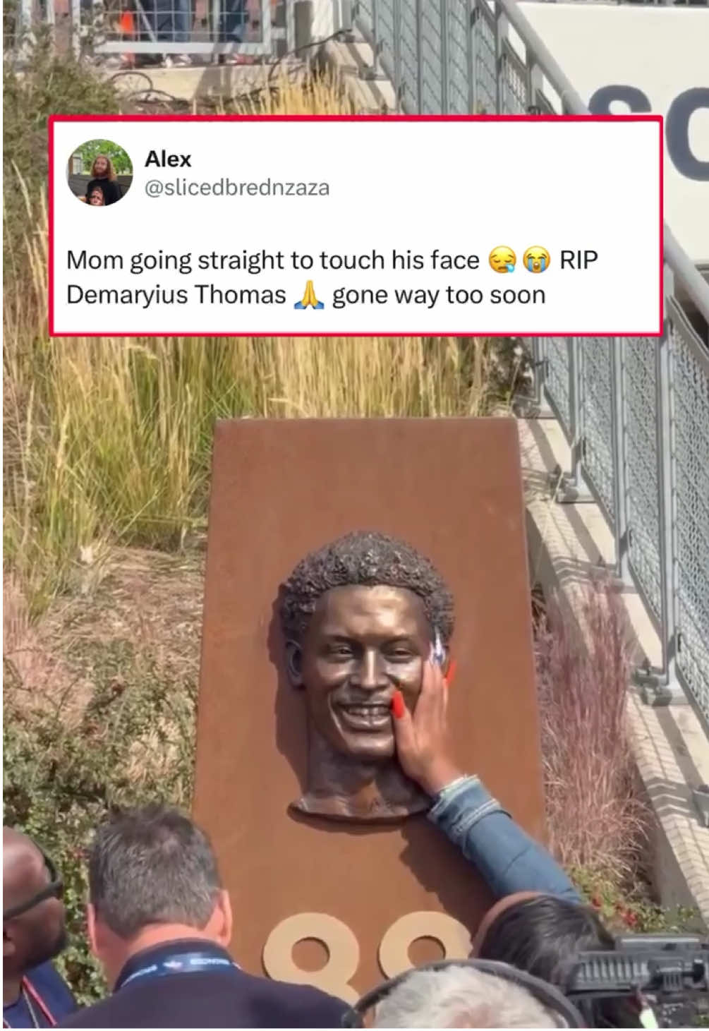 Demaryius Thomas’ family was there to unveil his Ring of Fame Pillar at Mile High 💙🧡 (via @DNVR Sports, DNVR_Broncos/X, h/t slicedbrednzaza/X) #denver #broncos #demaryiusthomas #football