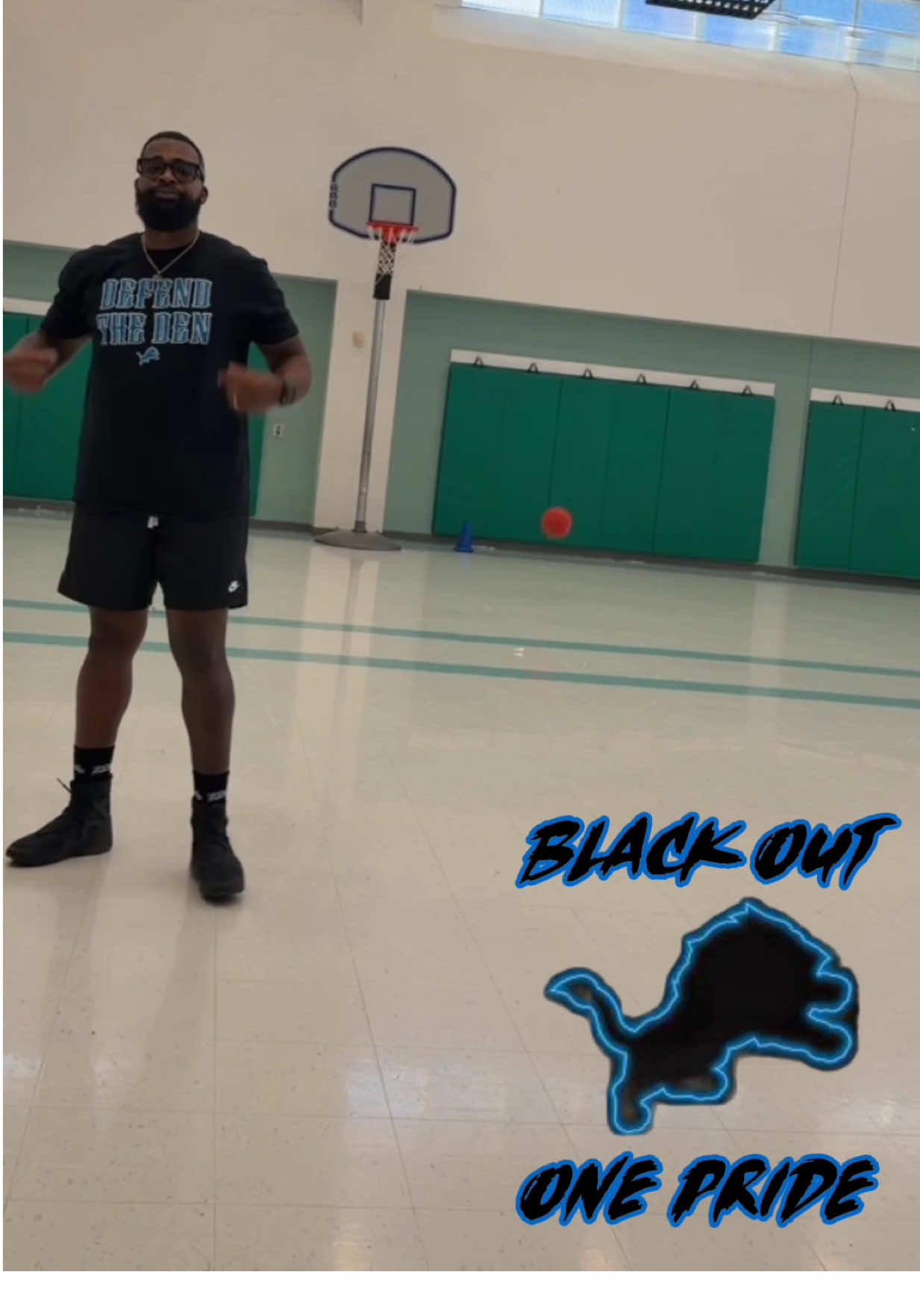 Black out here in Houston!!!! Lets eat @Detroit Lions #onepride #mondaynightfootball #detroitlions 