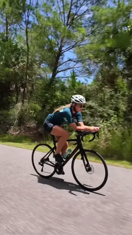 Yeah im not wearing bike glasses for this ride. Its called fashion 🤷🏼‍♀️ @Specialized Bicycles @Trek Bikes  . . #activelifestyle #cycling #cyclinglife #outdoorcycling #bikefashion 