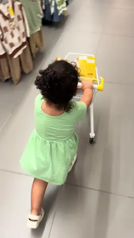 شبر و نص و عاملة مشاكل 😂بس عسل❤️