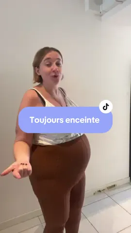 Quand on me demande si j’ai accouché ou pas … et bien non je suis toujours là vivante debout! On tient le coup malgré tout ! Et bébé est toujours bien au chaud dans le bidou de maman 😂😂  Bref fin de grossesse qui commence à être dure dans l’ensemble mais bon c’est que du plus pour bébé alors on accepte 😍 #grossesse #findegrossesse #enceinte #futuremaman 