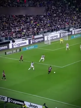 guess who's back🏄🏄 #leao #acmilan #fyp #viral #footballedit 