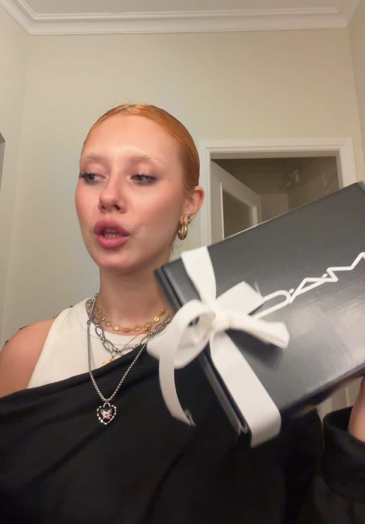 Δεν το πιστεύω ότι έχω ασπρίσει πάλι 😢 thank God I have @maccosmetics 🩷  #tiktokgreece #foryouu #greecetiktok #maccosmetics #maccosmeticsgreece 
