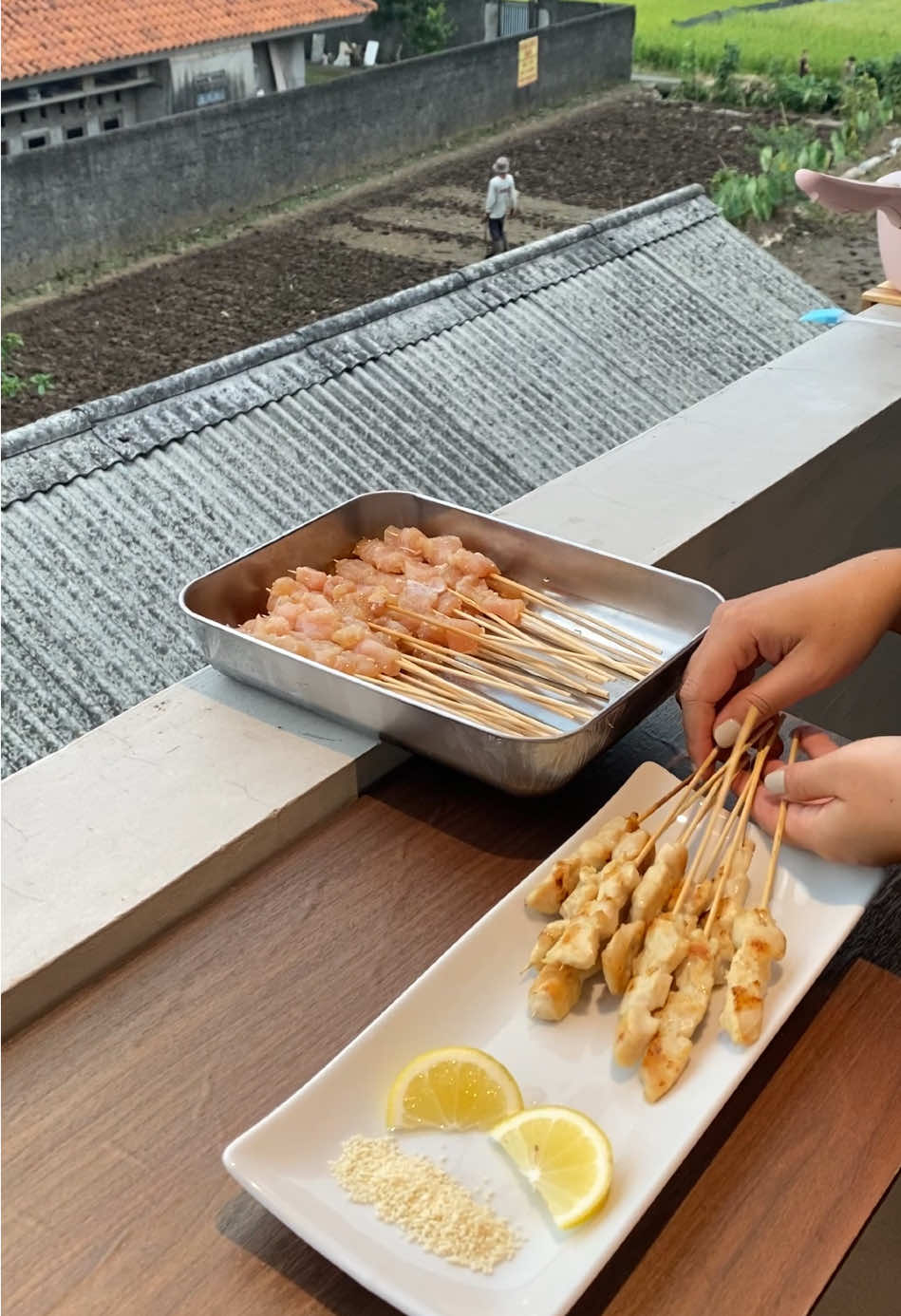 grill pan yang gak gagal, tebal dan anti lengket, gampang di bersihkan 🤍 mau bikin sate taichan, ayam bakar atau apapun yang di panggang, pastikan kalian punya grill pan ini👩🏻‍🍳🤍🤍🤍🤍