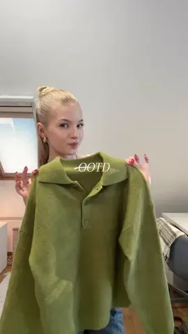 Outfit of the day 🐿️🌰 Suit pants can look effortlessly chic even in a cozy, laid-back outfit. #myoutfit #OOTD #falloutfits #suitpants #outfitinspo 