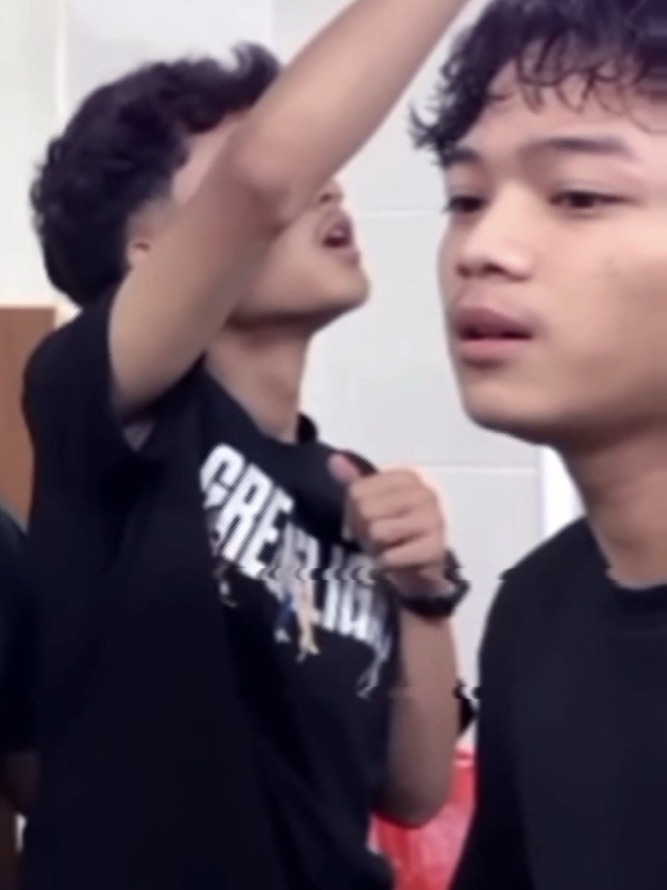 yang lain lagi dengerin mas candra cerita kronologinya, ini malah asik sendiri si kinderjoy penasaran sama infusnya mas candra @kinderjoy🐣 #magelangkotasejutabunga #tiktokviral #fyppppppppppppppppppppppp #garudawisnusatriamuda #mascandra 