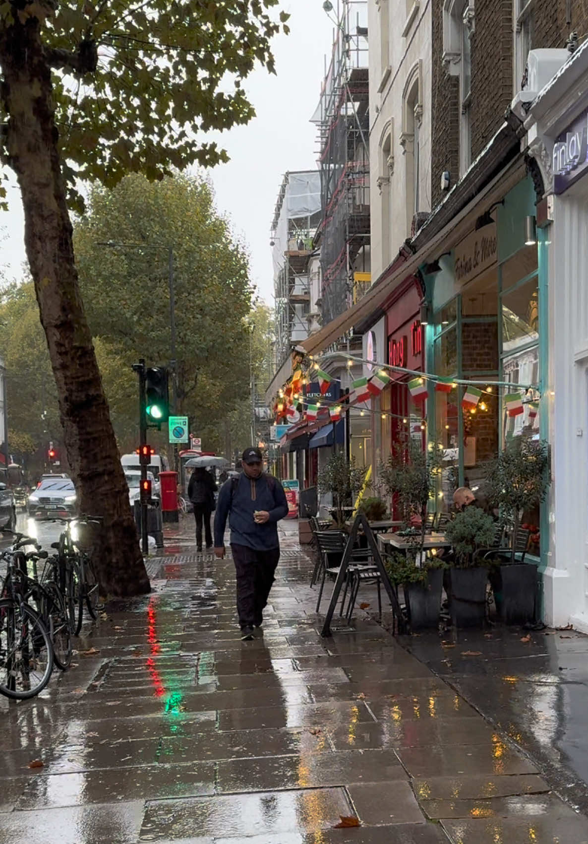 London 🇬🇧 walking in the rain ☔️, Shepherd’s Bush Road, W12
