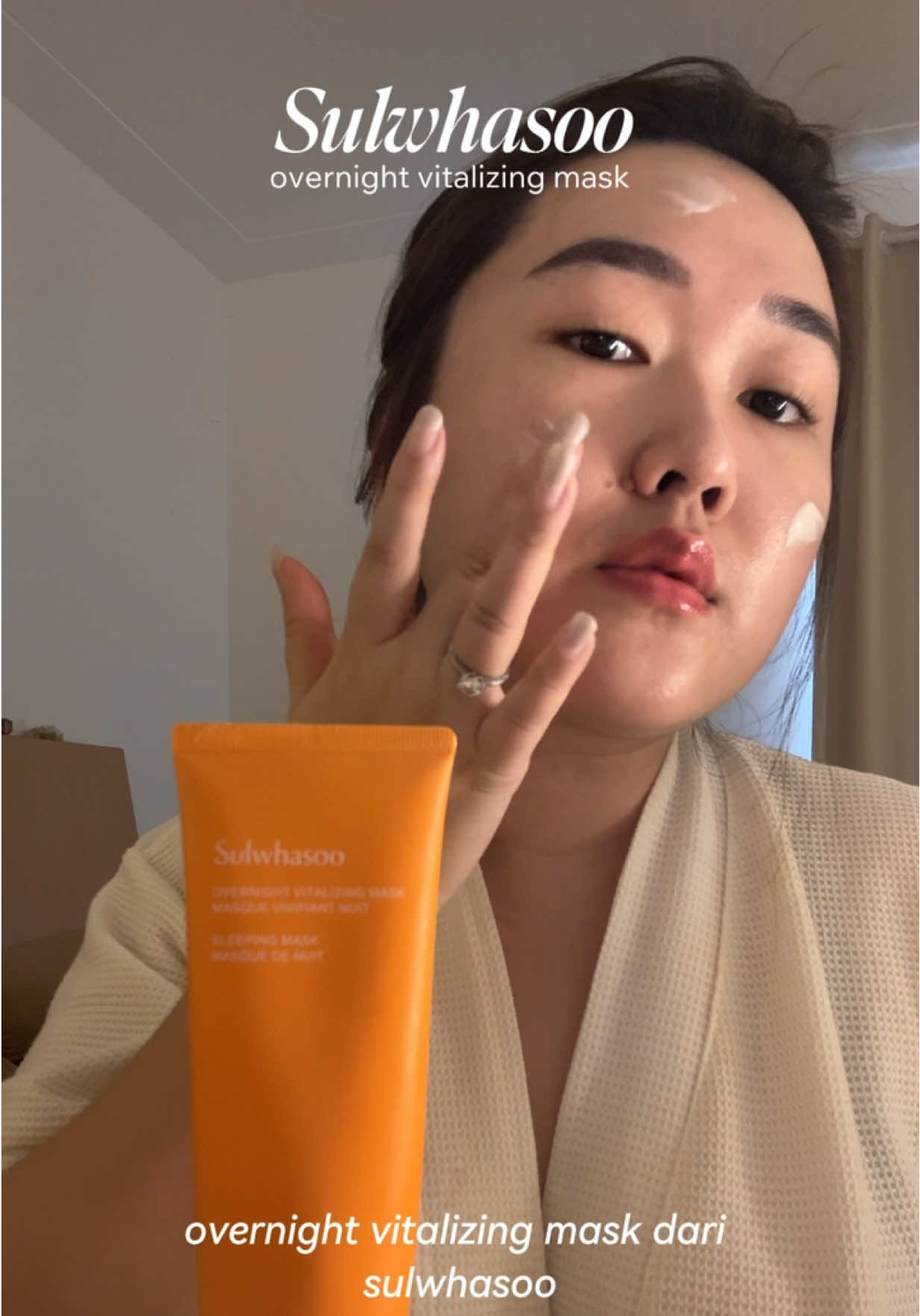 ✨Wake up with glowing, plump skin!💧 This Sulwhasoo Hydrating Sleeping Mask gives deep overnight hydration for a fresh, dewy morning look 🌙✨ @Sulwhasoo Indonesia #sulwhasoo #sleepingmask #FirstCareActivatingSerum   #hydratingsleepingmask #sulwhasooid 