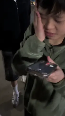 허, 사내라면 한 번 뱉은 말에 책임을 져야 하거늘… 싸운다 큰소리치더니 이내 마음이 변하였다 하니, 그 입은 장식이더냐. 칼을 들지 않아도 좋다. 허나 마음마저 굽히면 그건 사내가 아니다. 말이 곧 뜻이요, 뜻이 곧 기개인 법. 그대의 말바꿈을 보고 있자니, 내 피가 식는다. 싸움이란 주먹의 일이기 전에, 먼저 마음의 일인 것을 그대는 모르느냐. #필사즉생필생즉사 