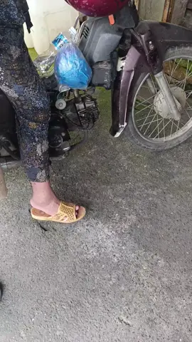 hành xóm chăn nuôi heo, gây mùi hôi thối, rất nhiều lần hứa hẹn thế này thế kia, ảnh hưởng đến sức khỏe và sinh hoạt mình rất nhiều, khách không dám lại nhà và hiện tại em trai mình bị viêm phế quản dẫn đến hen, mình có qua nhà và trao đổi với chủ nuôi heo thì ảnh nói đất họ họ nuôi, mong mọi người cho em ý kiến ạ!