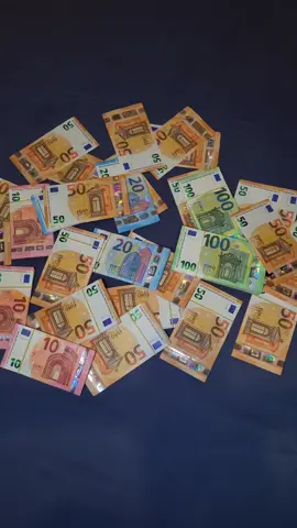 #money #moneytok #euro #rich 