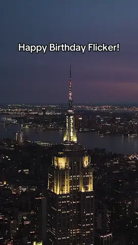 Obsessed with this album @Niall Horan #empirestatebuilding #newyork #nyc #niallhoran #onedirection 