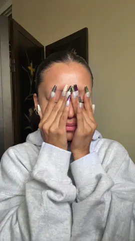 quick grwm while i play out this song