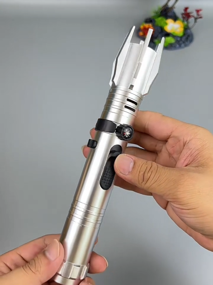 Akala mo lightsaber, pero lighter pala! 🔥 Perfect pang DIY, camping, o pang kusina — solid ‘tong K39 torch lighter! #TorchLighter #GadgetFinds #CoolTools #TikTokMadeMeBuyIt #Noharm 