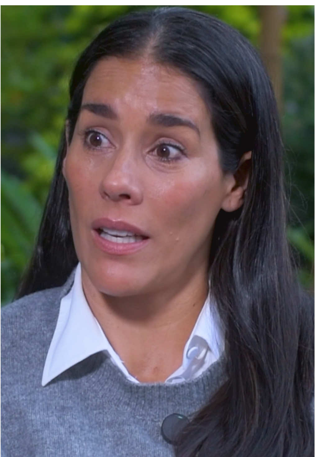 Aveces el dolor es tan grande que no puedes ver más allá.💔 En SOLTERA CASADA VIUDA DIVORCIADA, Gianella Neyra interpreta a Cecilia, una mujer viuda que encuentra la fuerza para salir adelante tras perderlo todo.  No te pierdas esta entrevista por ViendoMovies El Podcast 🎙️💙 ¡MUY PRONTO! #viendomovies #podcast #gianellaneyra #cineperuano #podcastshow 