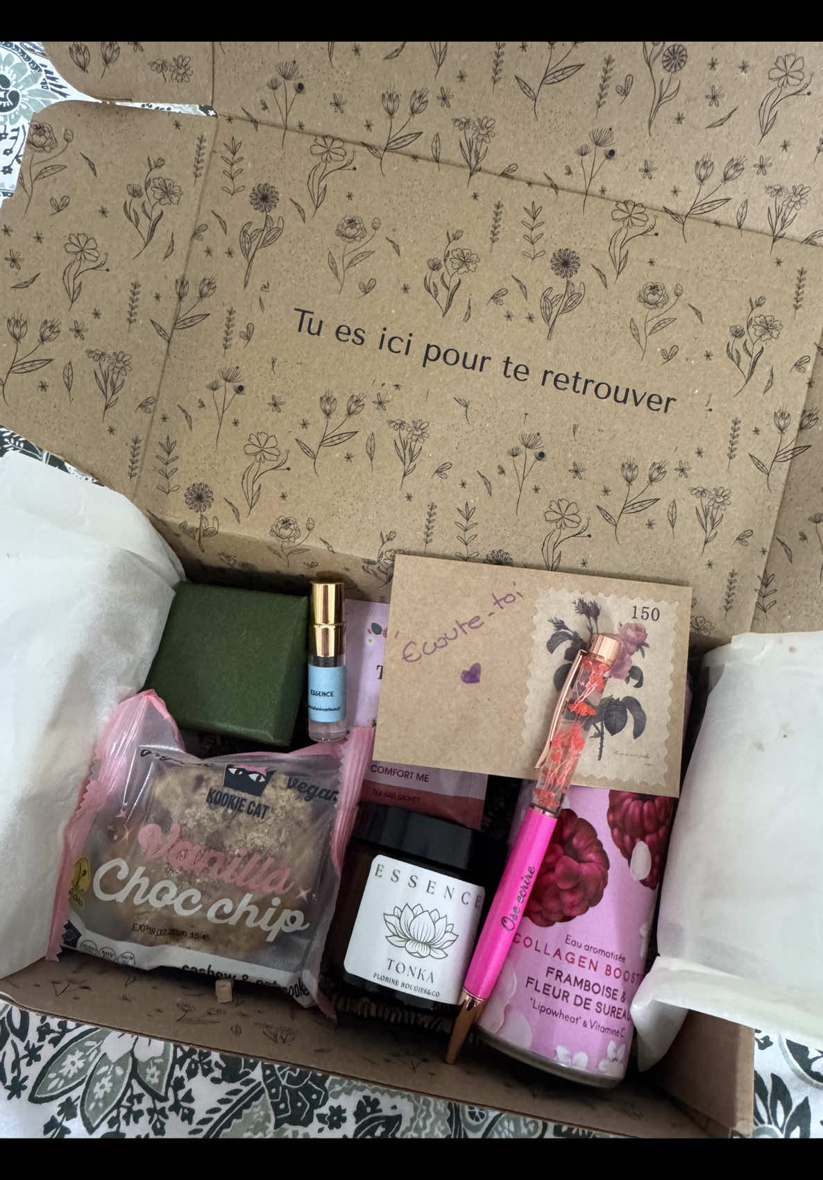 🍂 Nürabox d’octobre – Thème : essence 🍂 Ce mois-ci, @🌿 Émilie créatrice Nürabox 🌿 nous invite à revenir à l’essentiel et à nous reconnecter à notre vraie nature 🌿 Une box pleine de douceur, d’introspection et d’énergies positives pour prendre soin de soi et se recentrer 💫 Franchement, j’adore cette édition, elle tombe à pic pour cette période de l’année 🕯️ #nurabox #bienetre #developpementpersonnel #SelfCare #lesescapadesdec