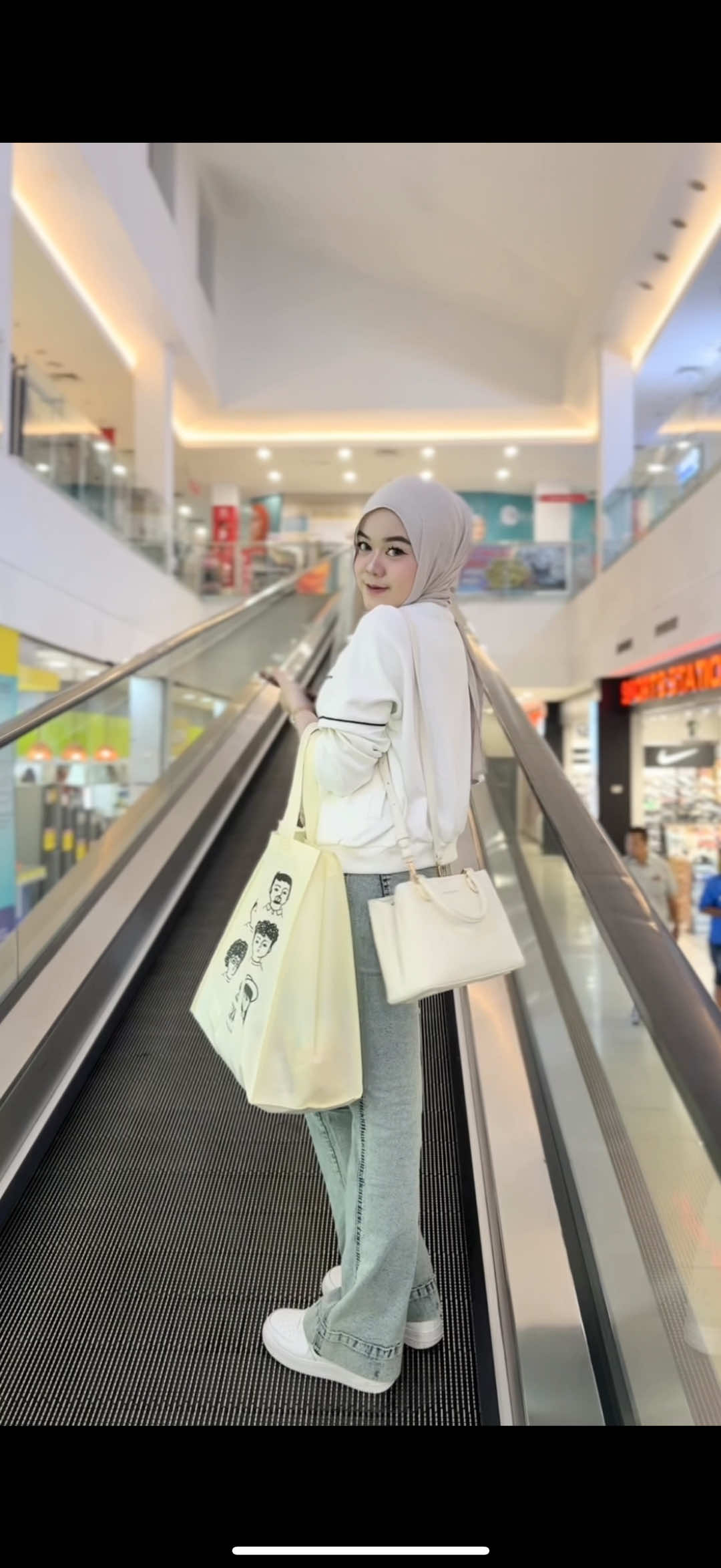 outfit shopping with jeans cakeppp from @JINISO JEANS 💗