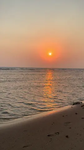 الغرووب يشبه بعض النهايات💔