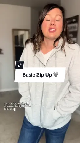 The perfect zip-up hoodie does exist! So basic, but so good!  #basichoodie #wardrobebasics #zipup #zipuphoodie 