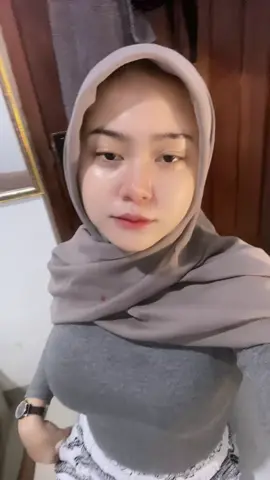 Siapa yang blm tidur? 🤪 ac:mandaaa_ #fyp #foryou #foryoupage #viral #xyzbca #jilbabgede #cewekcantik #jilbabcantik  #jilbabmanis #hijabers #koleksiberharga 
