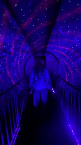 feeling unbalanced #fyp #tunnel #illusion #illuisontunnel #musuemofillusions 