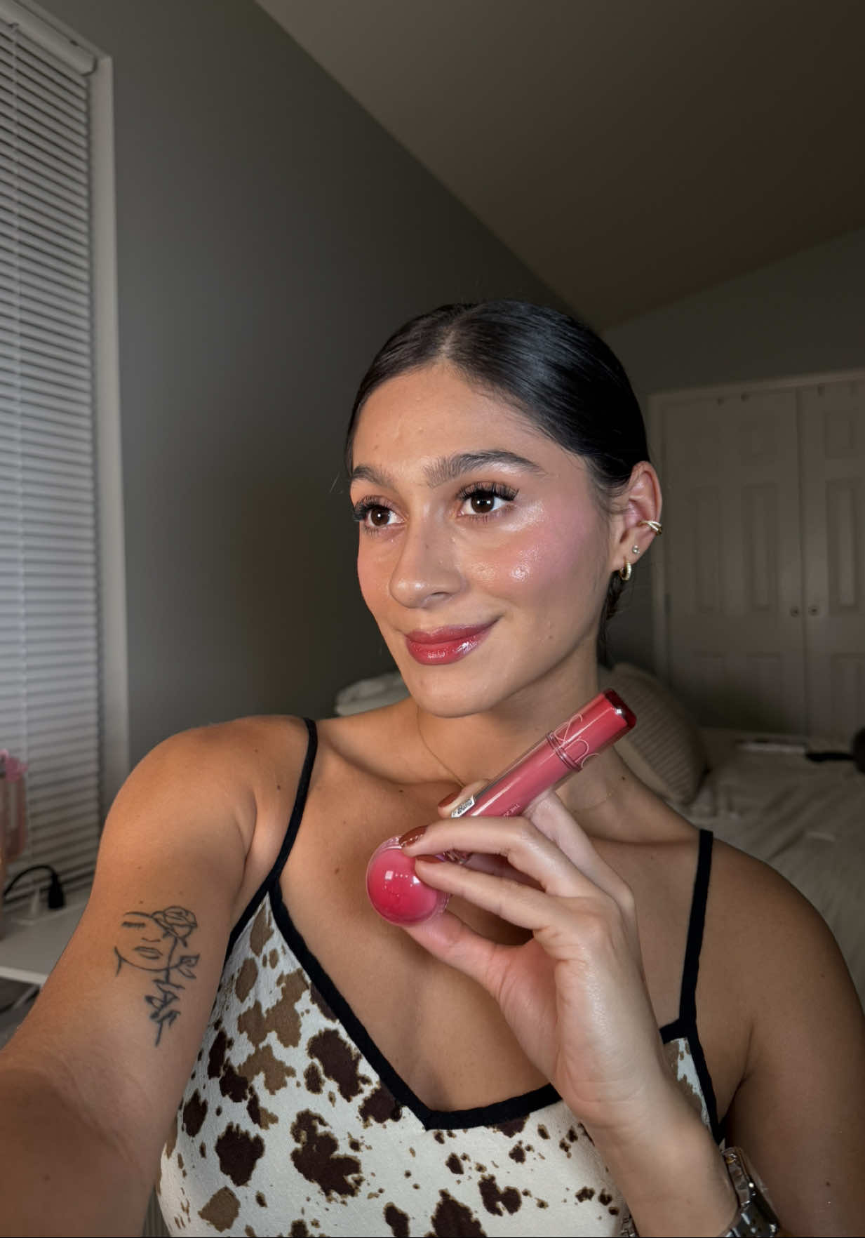 Me estoy enamorando de está marca, sus productos son tan suaves y tienen unos colores preciosos 🥰🫶🏼 @Rom&nd US   #kbeauty #makeup #makeuptutorial #makeuphacks #lipgloss 