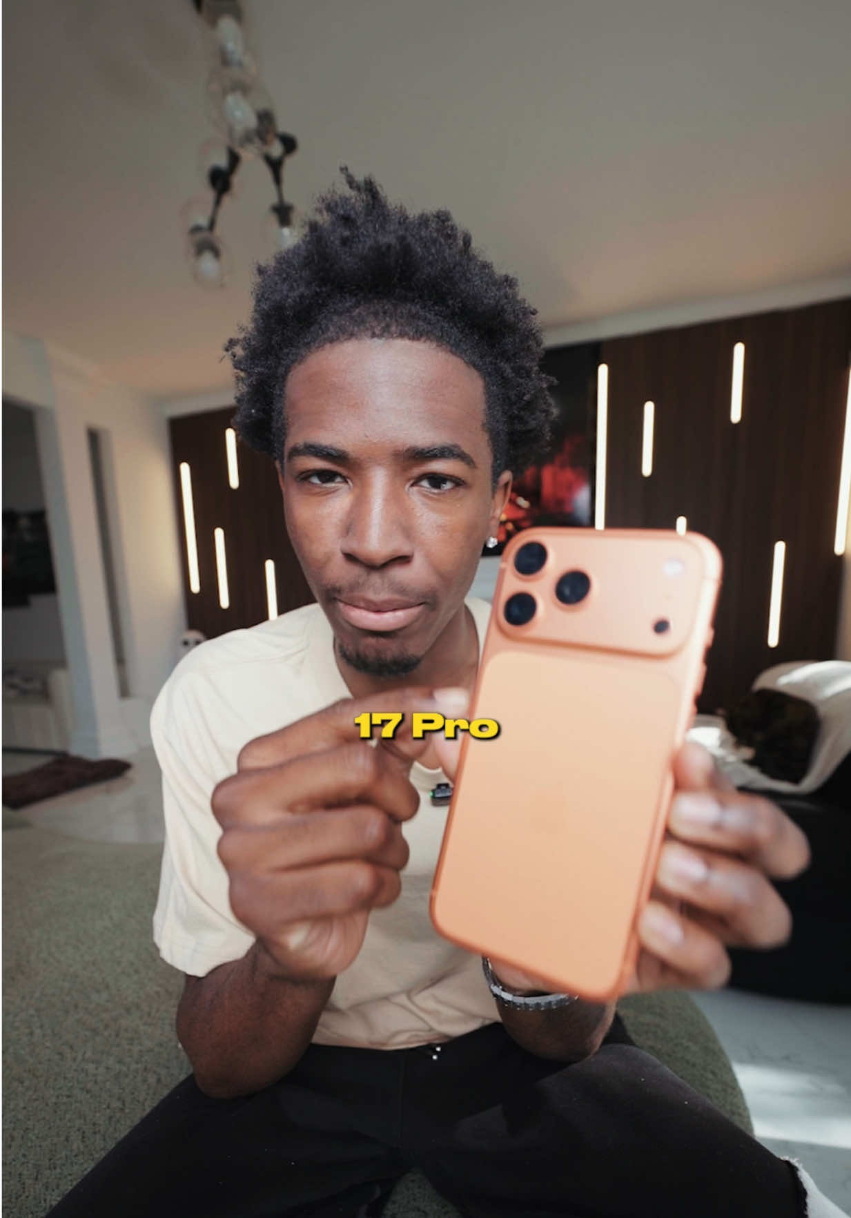 The iPhone 17 Pro Max is NOT good… #Tech #iphone #apple #iphone17promax #tussalty 