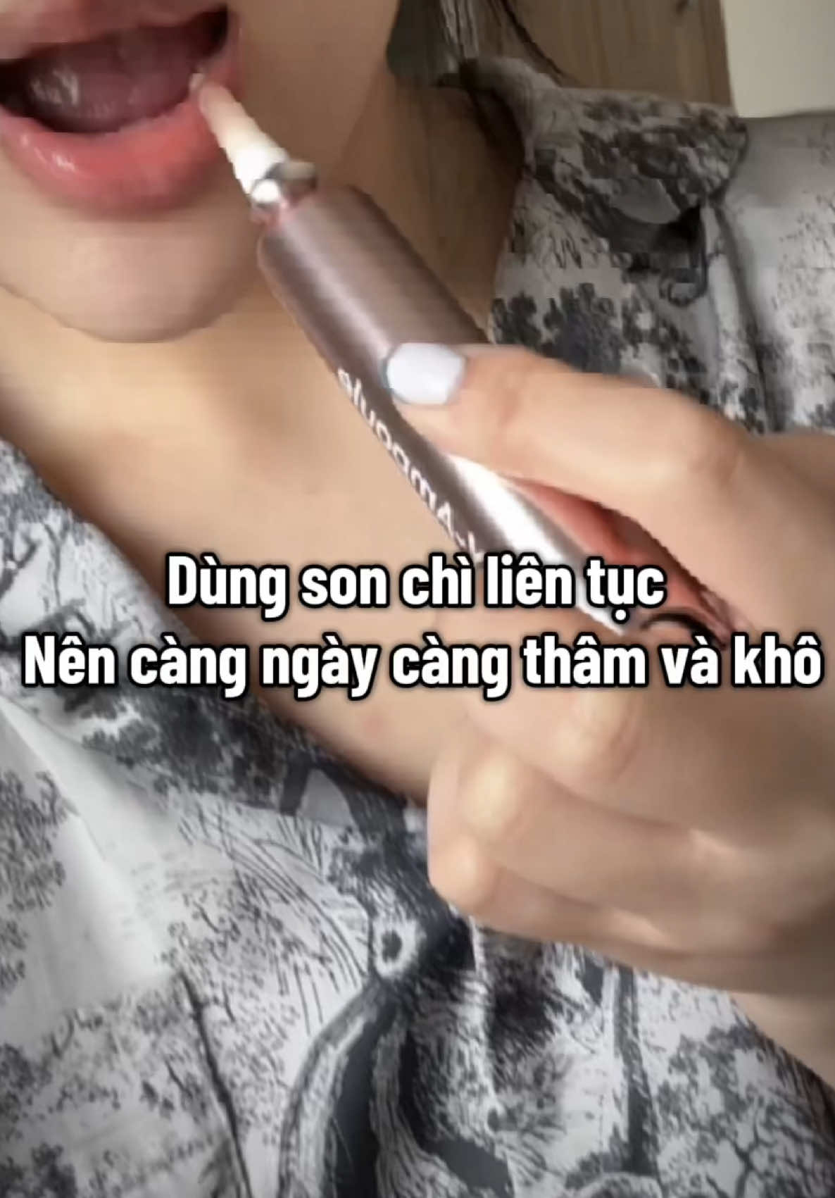 ai mà muốn môi hồng nhưng mà tiết kiệm chi phí thì tham khảo nha #yuvias_thoai #trithammoi #khuthammoi #yuvias #reviewlamdep 