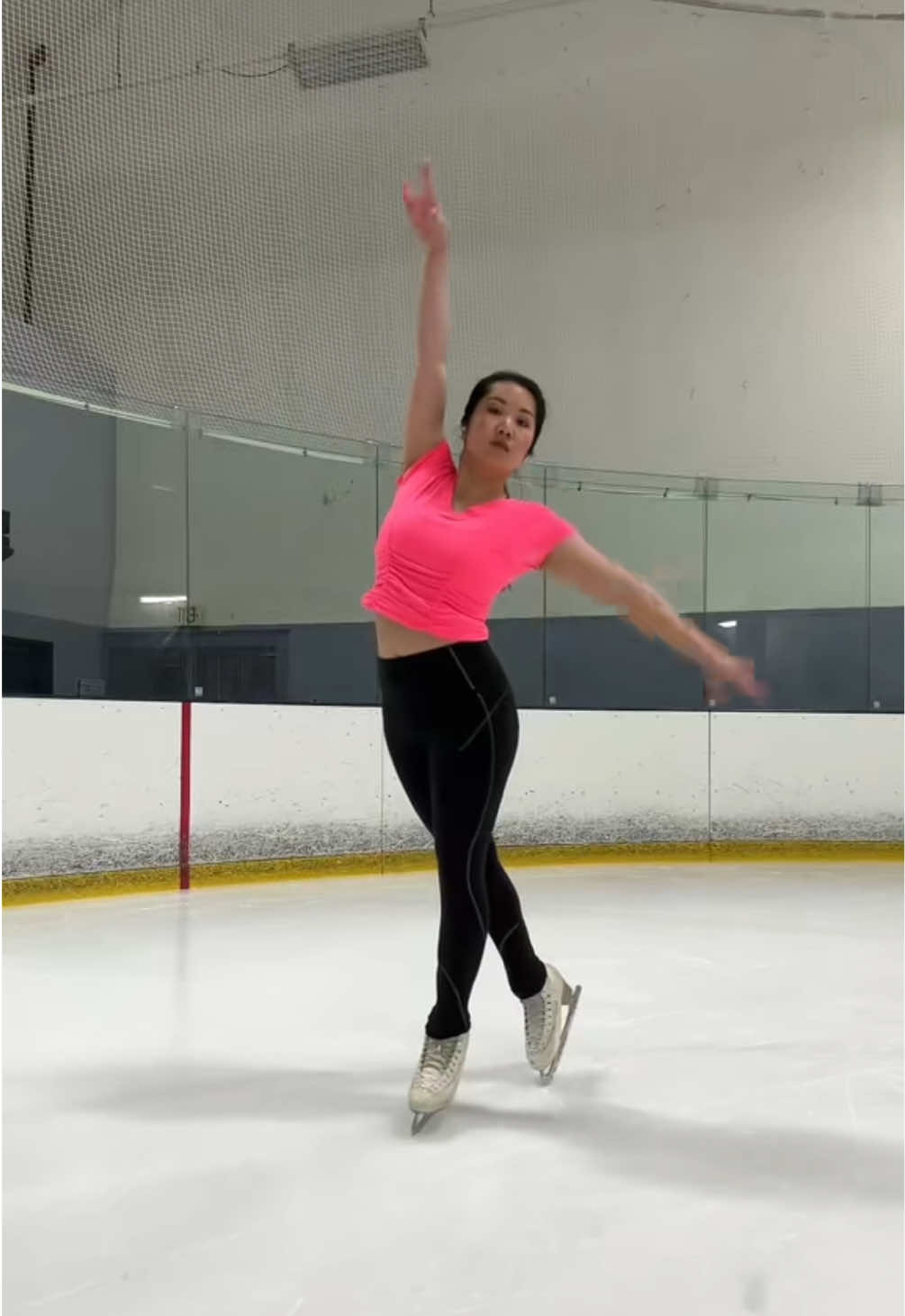Sparkle & shine all the time 💖 . .  . . #figureskatingvideos #iceskatingtiktok⛸️ #xoxo_tiana_xoxo #tianalee #figureskatingtok 