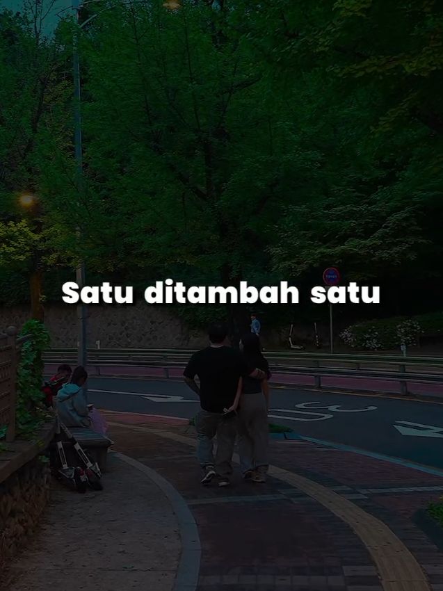 Soundnyaa😭                                                                                                                                                                                                                #liriklagu #satutambahsatu #howareyou #barzwareg #lirik 