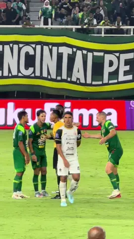 Biarkan suara penonton yg mewakilkan caption ini… #brunomoreira #persebaya #persebayaday 