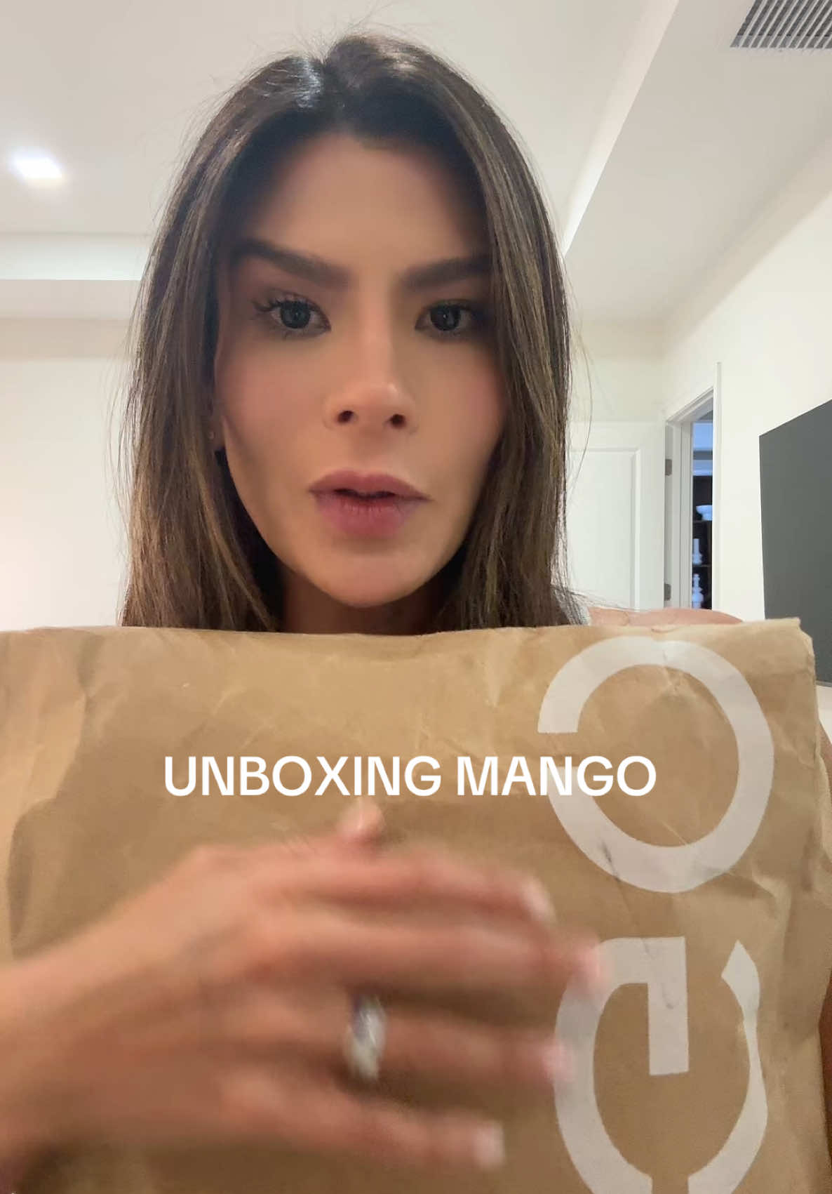 Unboxig de @Mango aprovechando el 30% off #unboxing #mango #tryonhaul #haul #fyp 