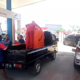 Heboh SPBU di Mamuju Layani Pengisian BBM Pakai Toren Air Heboh di media sosial SBPU Kali Mamuju di Kabupaten Mamuju, Sulawesi Barat (Sulbar), melayani pengisian bahan bakar minyak (BBM) jenis Pertamax menggunakan tandon atau toren air. Pertamina lantas melayangkan surat teguran kepada SPBU tersebut. 