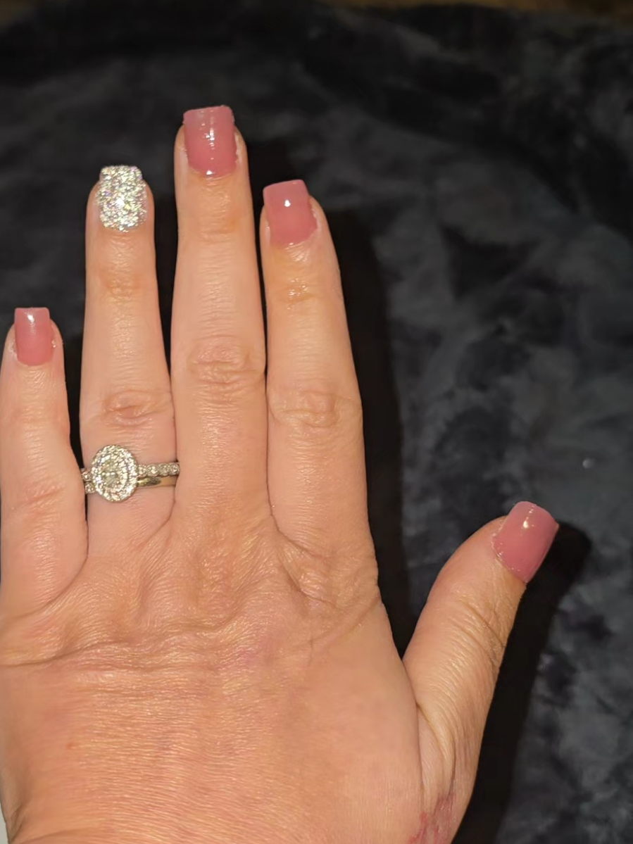 This polish was so weird to me.at first, but I ABSOLUTELY love it.  perfect for fall.  #gel #nailsathome💅 #diynails 