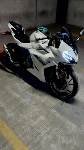 A veces, solo hay que mostrarla. 🏍🔥 #CFMoto250SRFun #CFMoto250SRFun #CFMoto #MotoLife #Motopasión