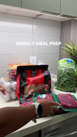 Weekly meal prep 👩🏽‍🍳💋 Lots of proteinnn this week!!!  I’ve still been craving steak recently so I decided to try cooking it. It’s honestly one of those foods that looks way better than it tastes to me.  For those of you who don’t know I was a vegetarian for the longest time and just began to eat chicken again last year. And just last week I reintroduced steak into my diet. I hadn’t eaten red meat for over 15+ years. It still lowkey grosses me out haha but I’m still craving it.  I had leftover chicken and potatoes from last week so that made my meal prep go a bit faster this week.  What’s on your menu??? #mealprep #weeklymealprep #easymealideas #foryou #highprotein @SYNERGY Kombucha @Sam’s Club @fairlife @Bloom Nutrition @calphalonbrand @OLD BAY Seasoning @OIKOS 